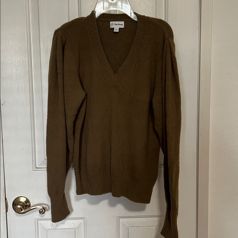 The Drop Edith V-neck pleated shoulder sweater